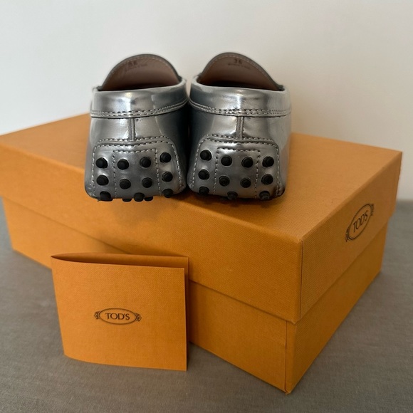 Tod’s Gommino Driving Shoes - Picture 4 of 8